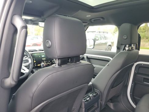 Used 2026 Land Rover Defender 110 X-Dynamic SE AWD/4WD image 27
