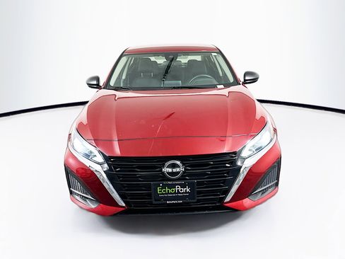 Used 2024 Nissan Altima 2.5 SV image 2