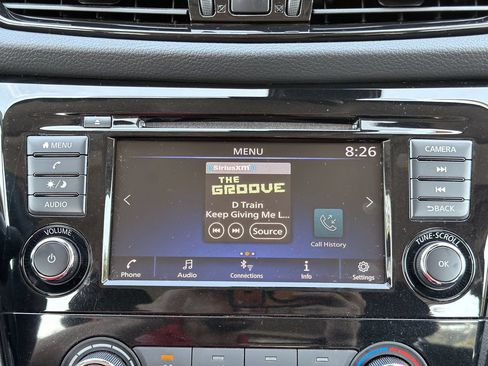 Used 2021 Nissan Rogue Sport S FWD image 4