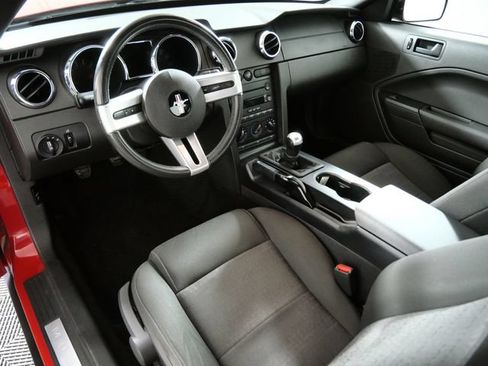 Used 2005 Ford Mustang Coupe RWD image 4