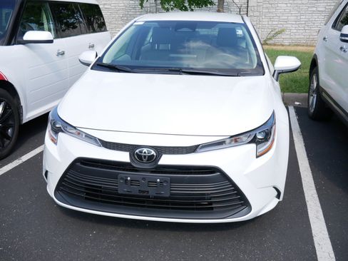 Used 2026 Toyota Corolla LE FWD image 2
