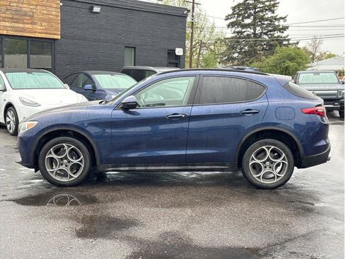 Used 2018 Alfa Romeo Stelvio Sport w/ Quick Order Package 22J Sport AWD/4WD image 2