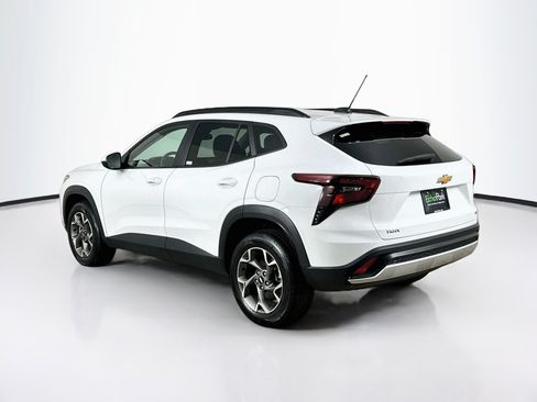 Used 2025 Chevrolet Trax LT w/ LT Convenience Package FWD image 5