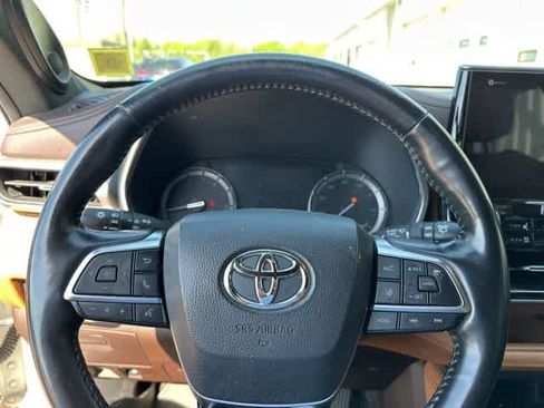 Used 2020 Toyota Highlander Platinum image 11