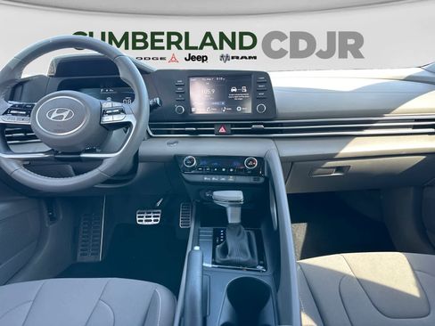 Used 2025 Hyundai Elantra Sport FWD image 16