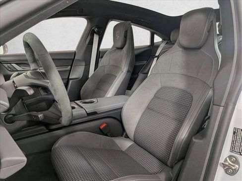 New 2025 Porsche Taycan 4S image 5