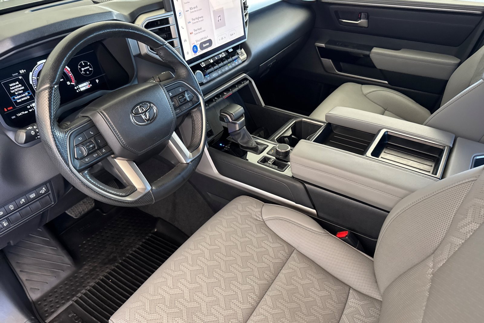 Used 2025 Toyota Tundra Limited AWD/4WD image 9
