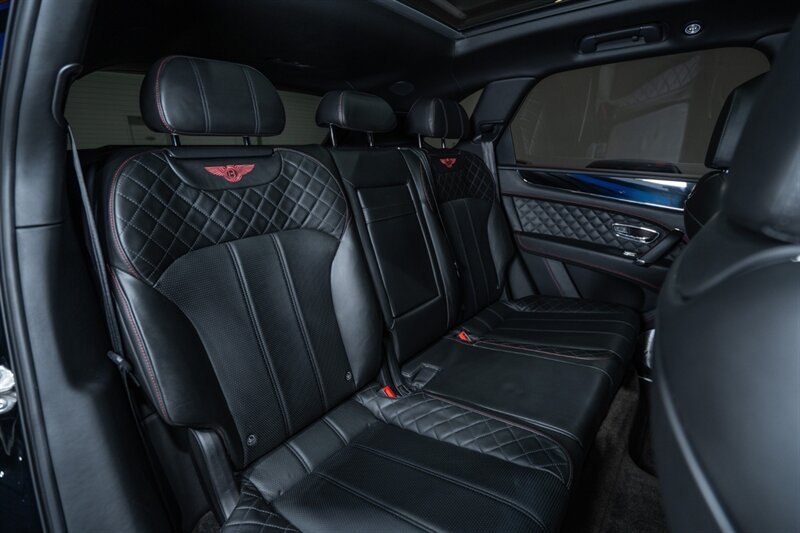 Used 2017 Bentley Bentayga AWD/4WD image 32