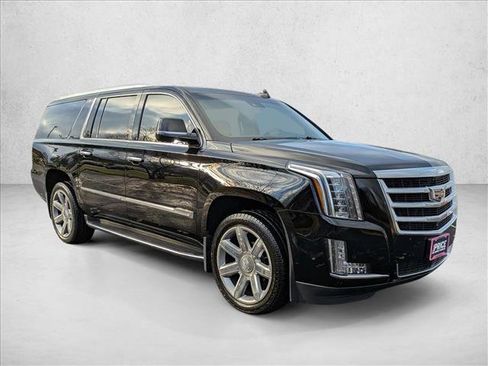 Used 2017 Cadillac Escalade ESV Luxury image 3
