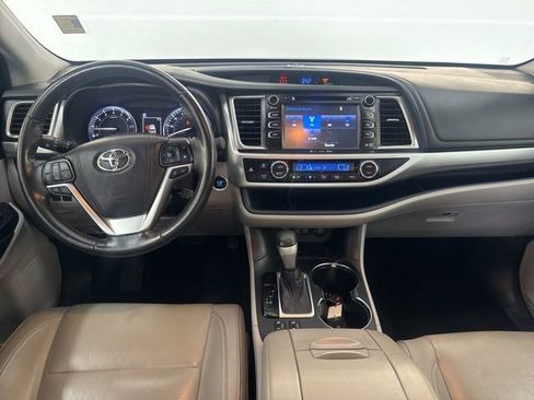 Used 2017 Toyota Highlander XLE FWD image 17
