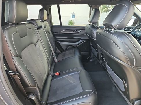 Used 2024 Jeep Grand Cherokee Altitude AWD/4WD image 25