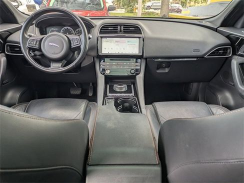 Used 2017 Jaguar F-PACE Prestige image 24