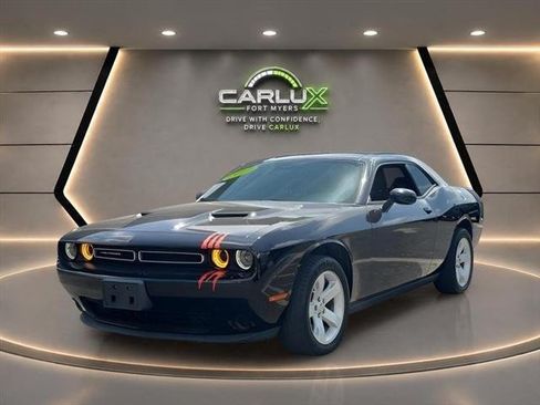 Used 2019 Dodge Challenger SXT AWD/4WD image 3