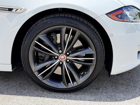 Used 2019 Jaguar XJ L Supercharged RWD image 12