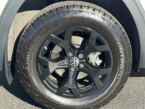 Used 2024 Volkswagen Atlas Peak Edition SE image 12