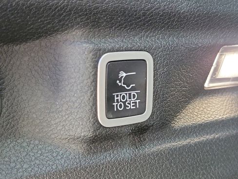 Used 2025 Jeep Grand Cherokee L Limited image 8