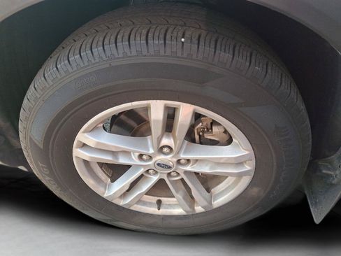 Used 2024 Ford Explorer XLT AWD/4WD image 9