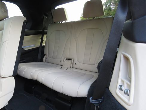 Used 2022 BMW X7 xDrive40i w/ Premium Package image 24