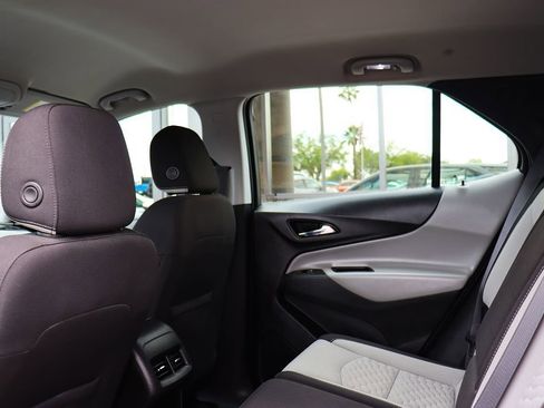 Used 2021 Chevrolet Equinox LS FWD image 34