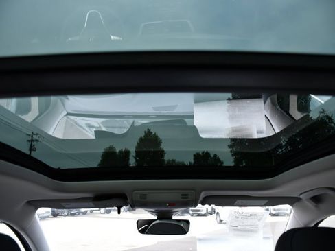 New 2025 Volkswagen Taos SE image 28