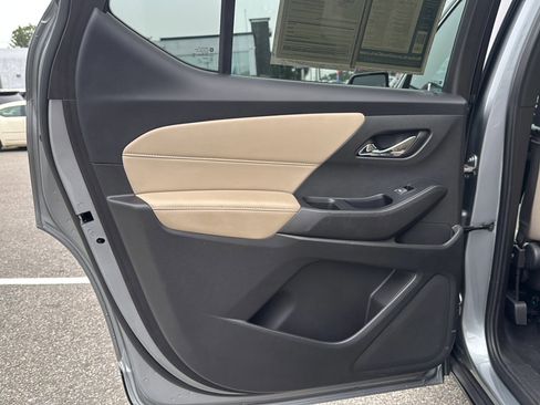 Used 2023 Chevrolet Traverse LS image 26