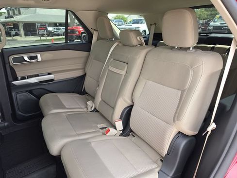 Used 2024 Ford Explorer XLT RWD image 24