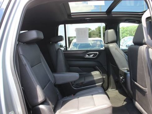 Used 2023 Chevrolet Suburban Z71 w/ Luxury Package AWD/4WD image 33