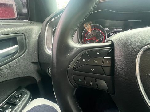 Used 2018 Dodge Charger SXT RWD image 19