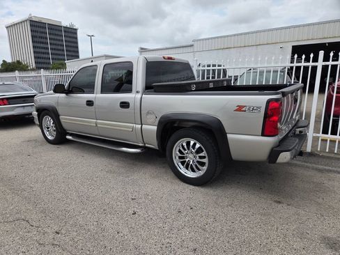 Used 2006 Chevrolet Silverado 1500 LT w/ Onstar Plus Package RWD image 4