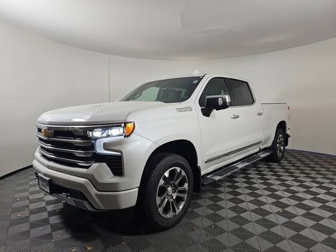 Used 2025 Chevrolet Silverado 1500 High Country w/ Technology Package image 3