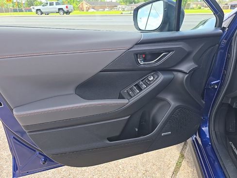 Certified 2025 Subaru Crosstrek 2.5i Limited w/ Crosstrek Mirror Package image 37