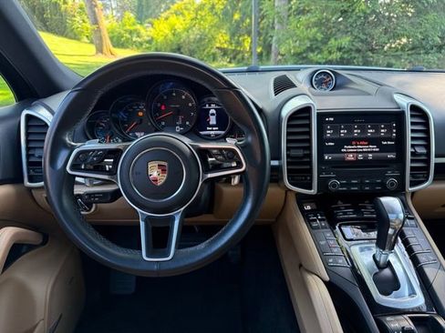 Used 2018 Porsche Cayenne Platinum Edition AWD/4WD image 14