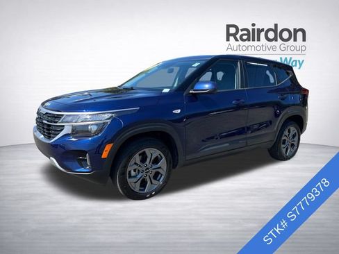 Used 2025 Kia Seltos LX AWD/4WD image 3