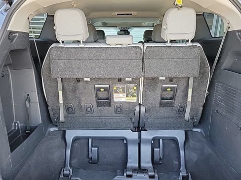 Used 2025 Toyota Sienna XLE FWD image 19