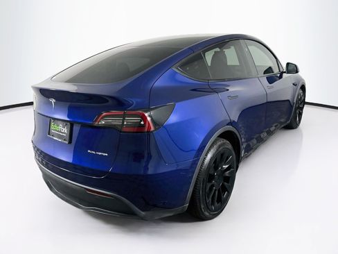 Used 2024 Tesla Model Y Long Range AWD/4WD image 9