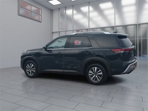Certified 2023 Nissan Pathfinder SL w/ Black Appearance Package image 6