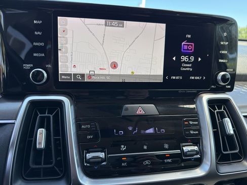 Used 2022 Kia Sorento S FWD image 19