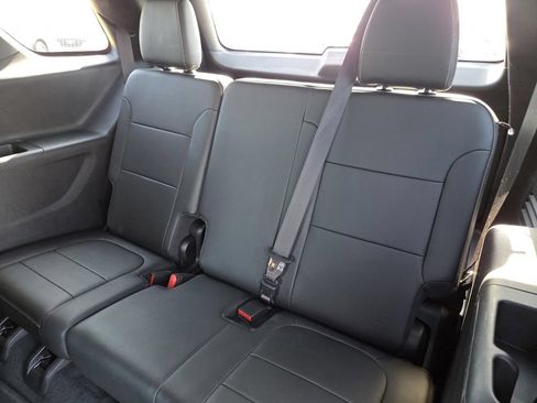 Used 2022 Chevrolet Traverse LT w/ LPO, Floor Liner Package FWD image 28
