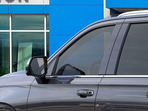 New 2025 Chevrolet Suburban Premier image 13