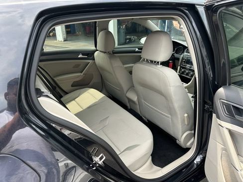 Used 2019 Volkswagen Golf 4-Door FWD image 17
