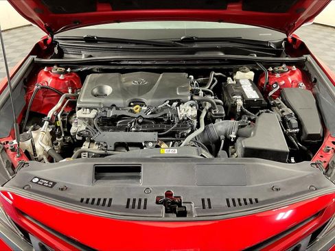 Used 2021 Toyota Camry SE w/ Cold Weather Package FWD image 29