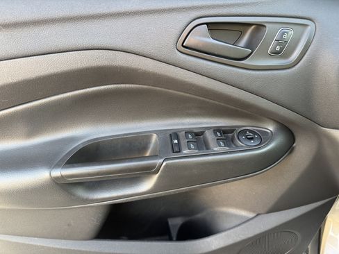 Used 2018 Ford Escape S image 9