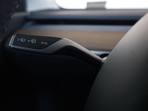 Used 2022 Tesla Model Y Long Range AWD/4WD image 33