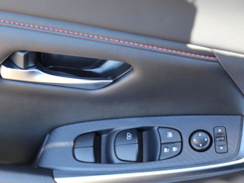 Used 2025 Nissan Sentra SR w/ SR Premium Package image 8