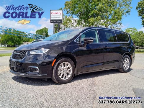 Used 2024 Chrysler Pacifica Touring-L FWD image 1