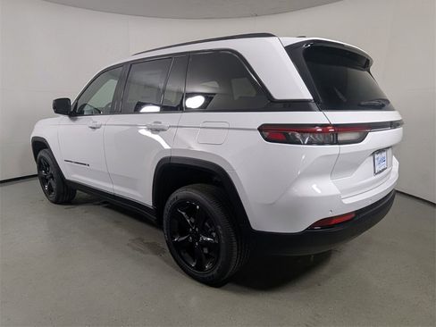 New 2025 Jeep Grand Cherokee Altitude image 5