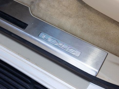 Used 2020 Lexus LX 570 4WD w/ Luxury Package image 25