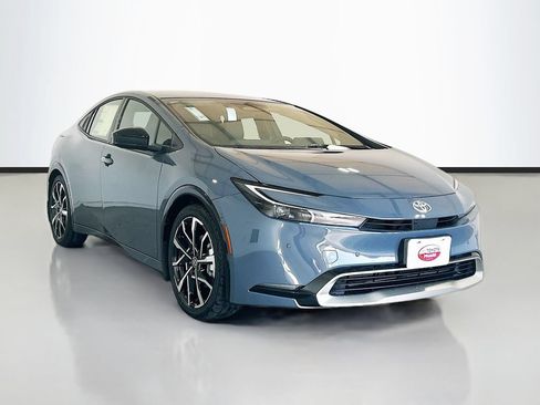 New 2026 Toyota Prius Plug-In Hybrid FWD image 3