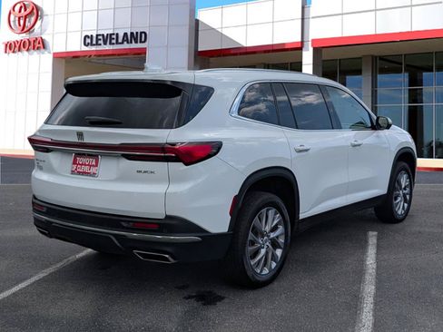 Used 2025 Buick Enclave Preferred AWD/4WD image 7