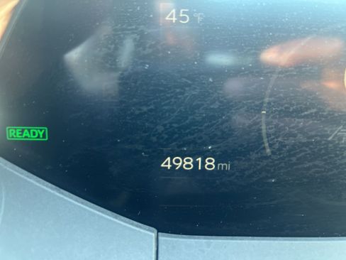 Used 2024 Toyota Prius LE image 4